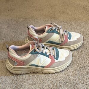 Vionic Women's Walking Shoe Multi-Color. Size 10